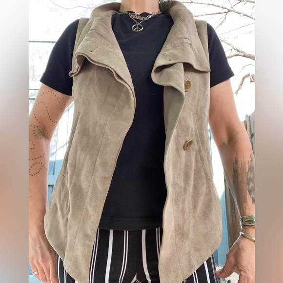 BCBG faux suede vest, khaki tan, with pockets, button front, buttery soft shirt - Picture 5 of 16